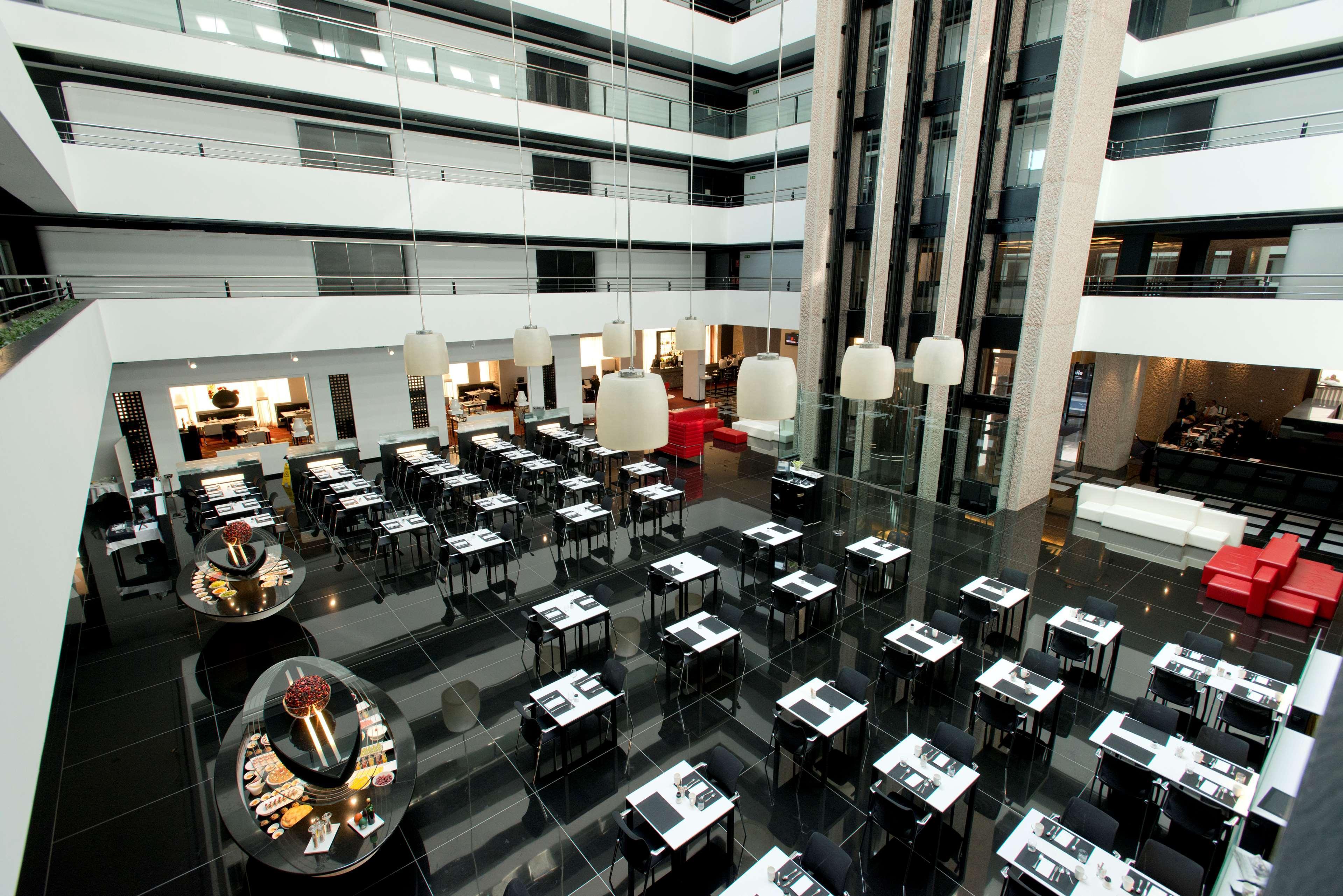 Hilton Madrid Airport Hotel Ресторант снимка