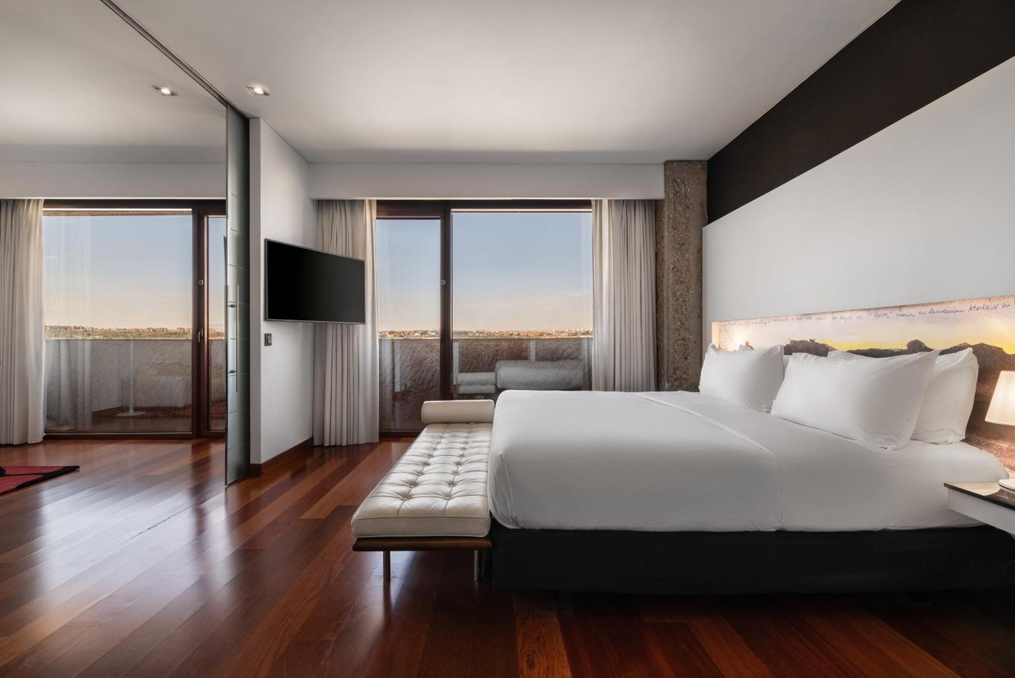 Hilton Madrid Airport Hotel Екстериор снимка