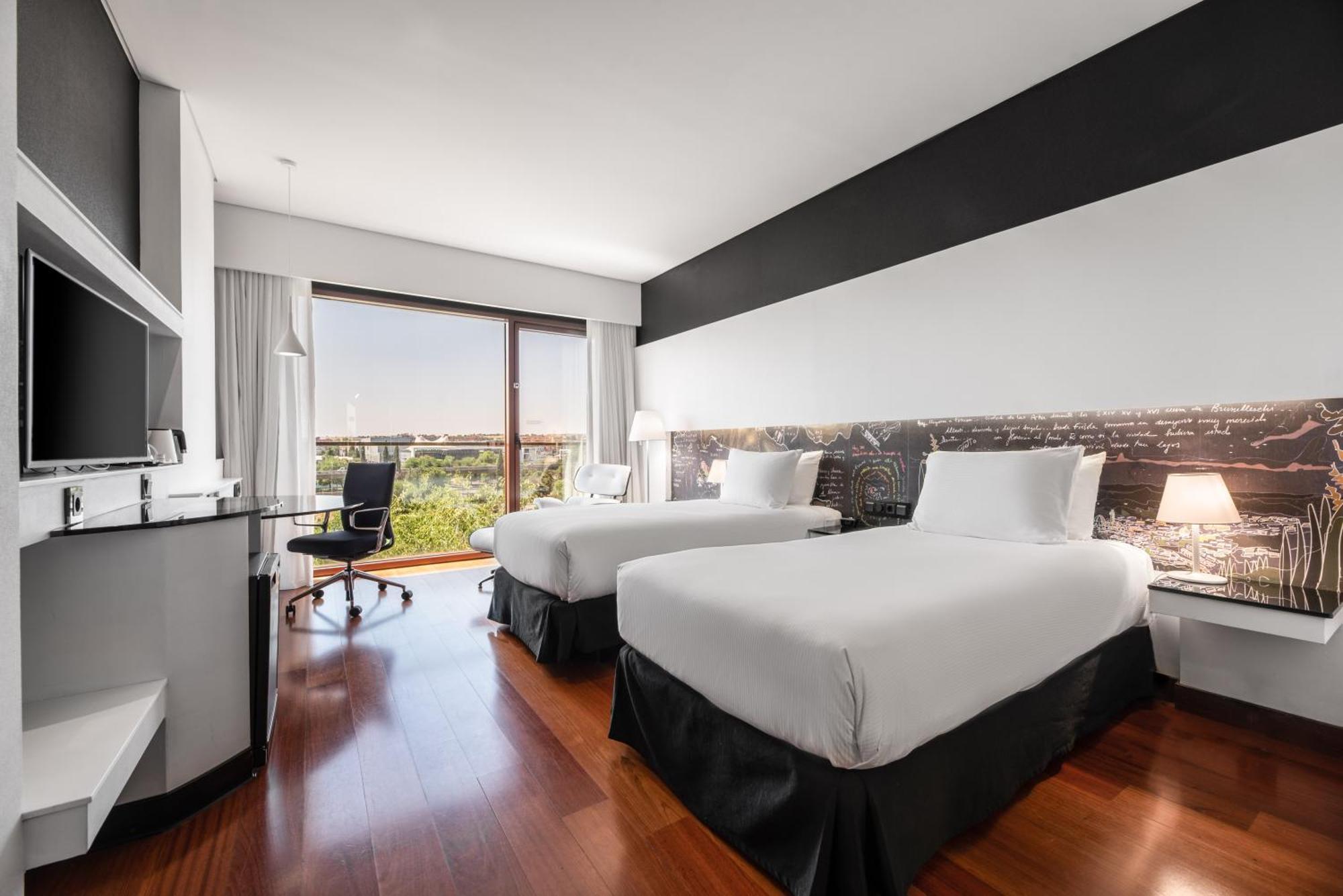 Hilton Madrid Airport Hotel Екстериор снимка