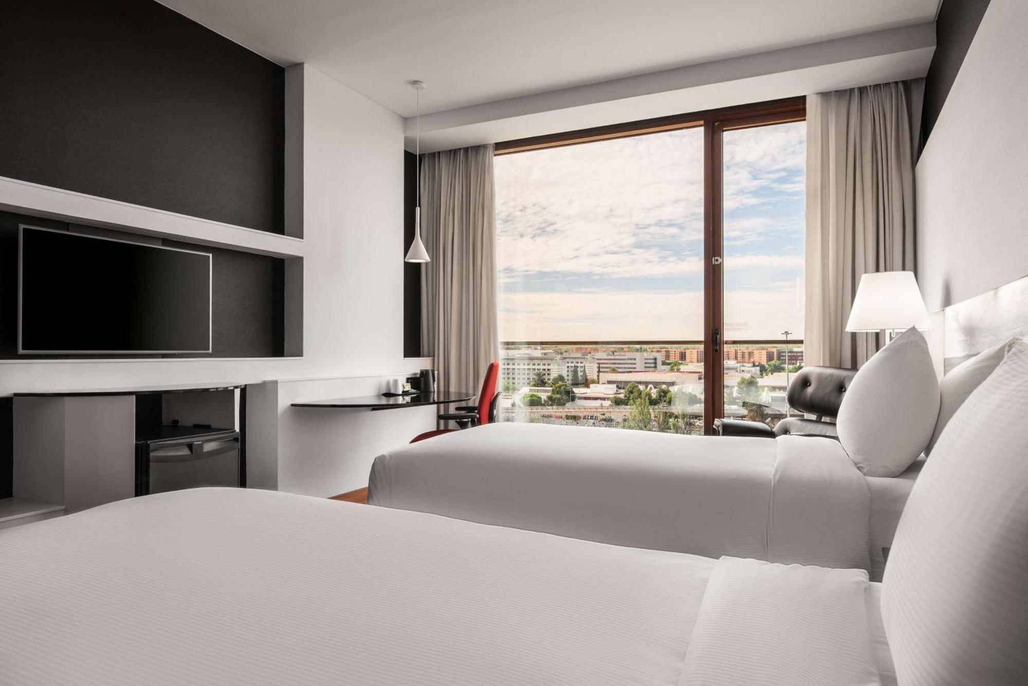Hilton Madrid Airport Hotel Екстериор снимка