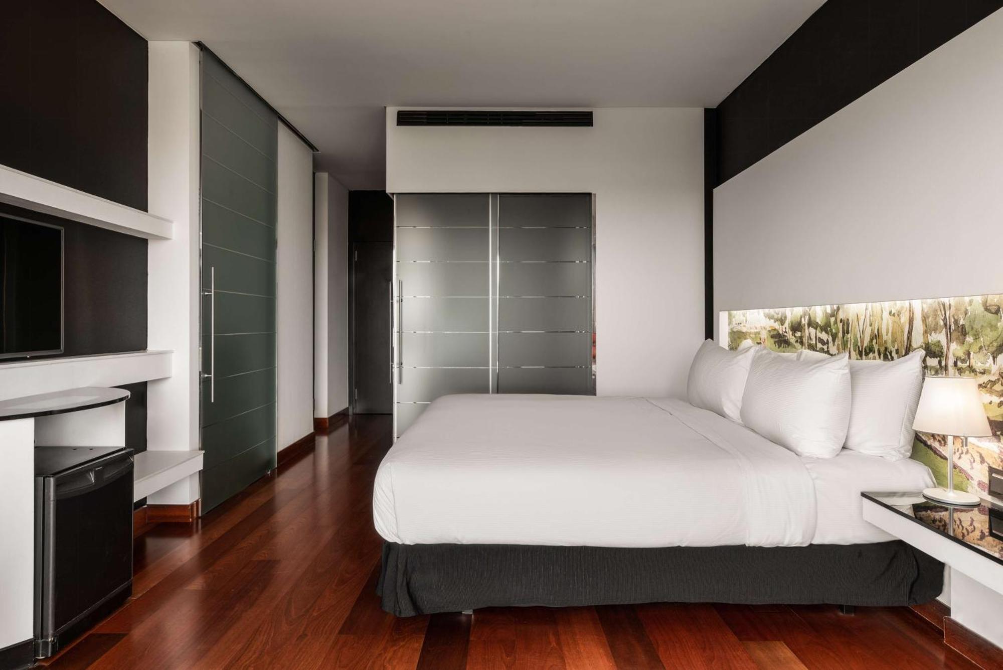 Hilton Madrid Airport Hotel Екстериор снимка