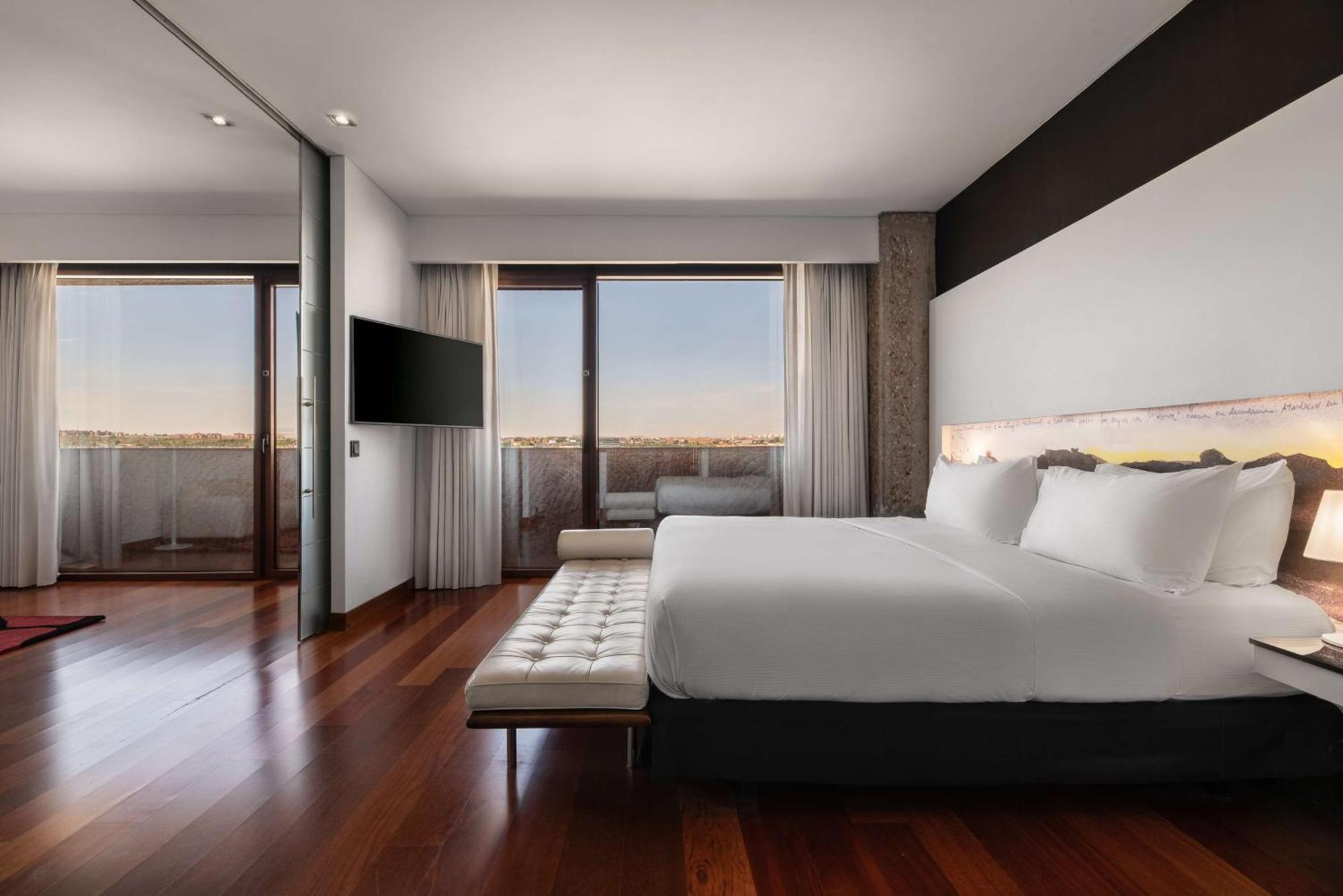 Hilton Madrid Airport Hotel Екстериор снимка